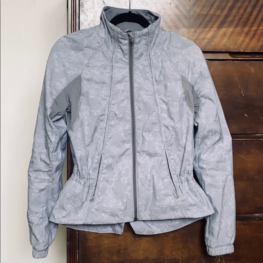 Lululemon Travel to Track jacket | size 4
